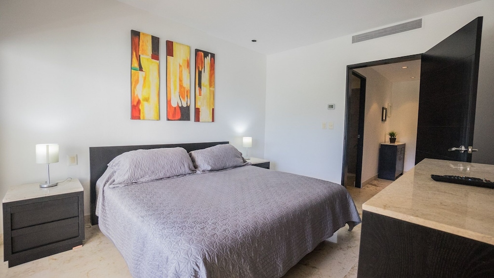 The Elements Oceanfront & Beachside Condo Hotel 7/50
