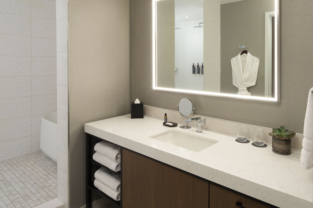 The Westin Indianapolis 49/50