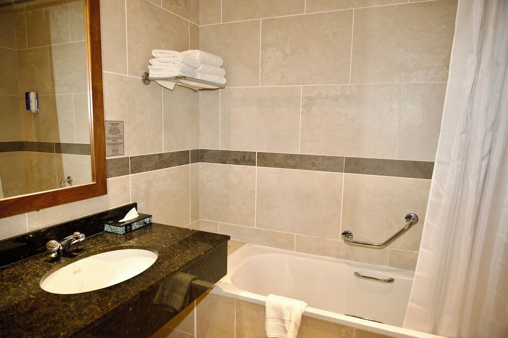 Amber Springs Hotel Health Spa 48/50
