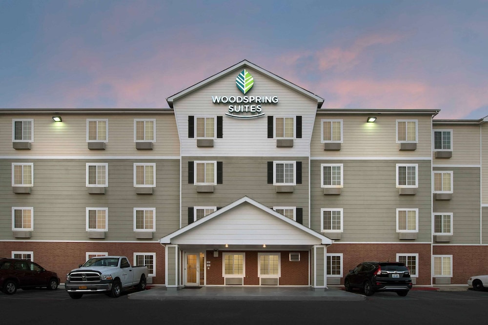 WoodSpring Suites San Antonio North Live Oak I-35 photo2