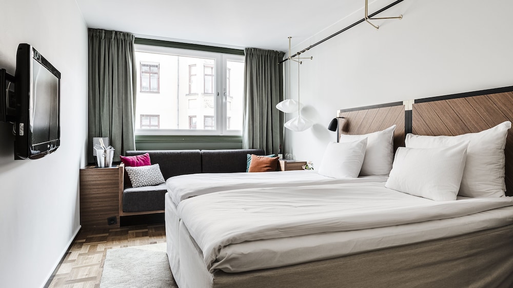 SUPERIOR, DOUBLE BED, SOFA