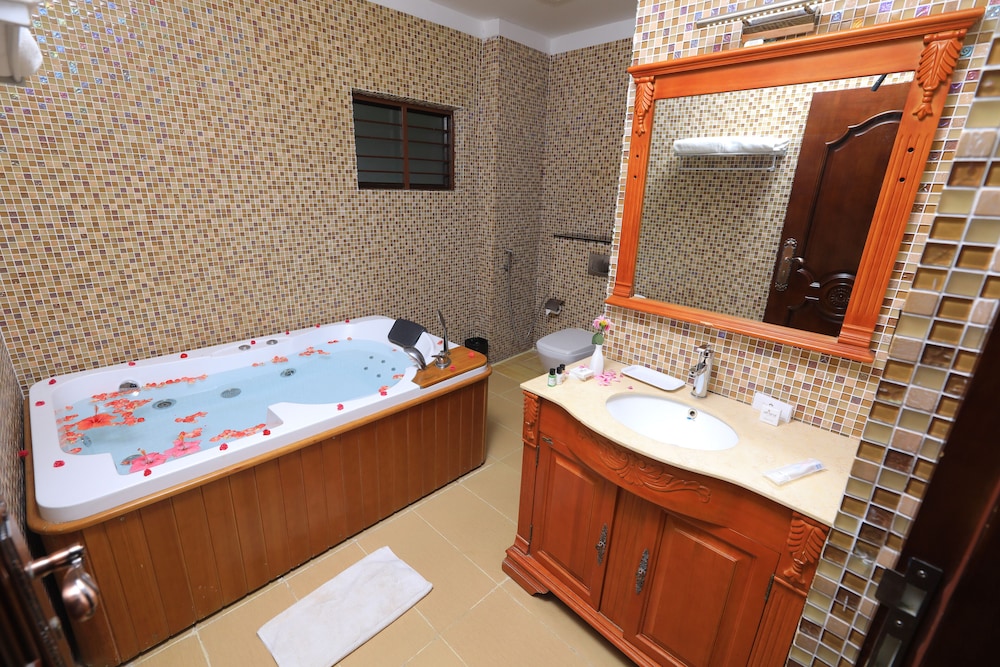 JalMahal Resort &amp; Spa 60/72