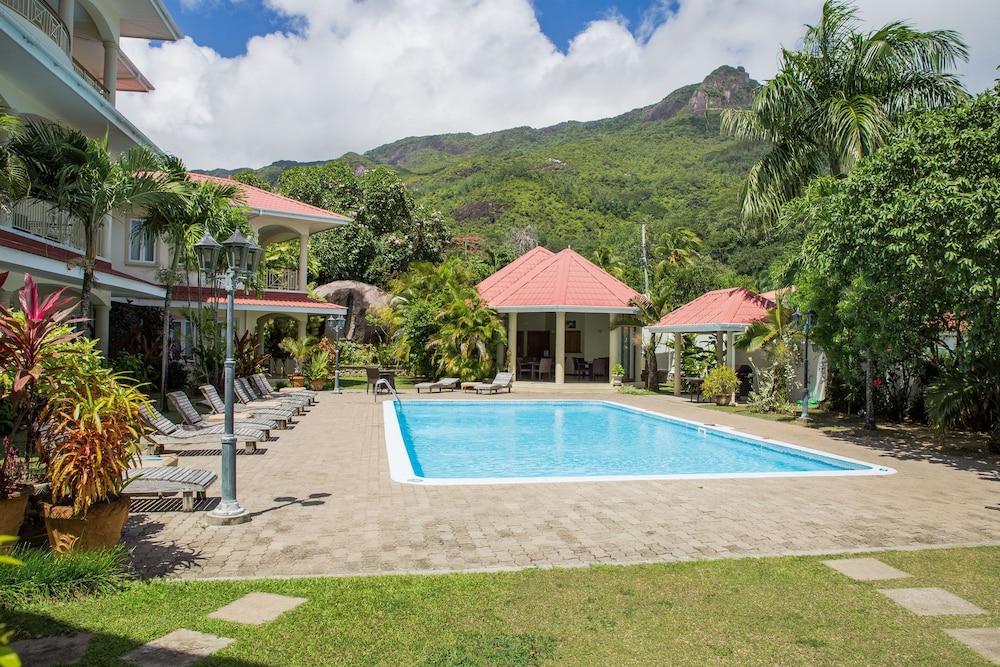 Marie Laure Suites 22/29