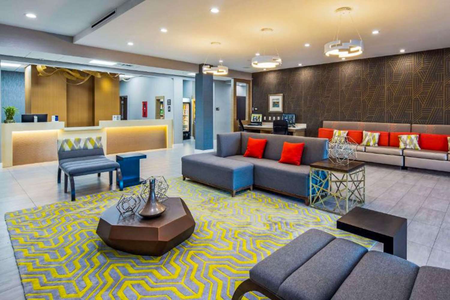 Comfort Inn & Suites Houston I-45 North IAH, TX 21/32