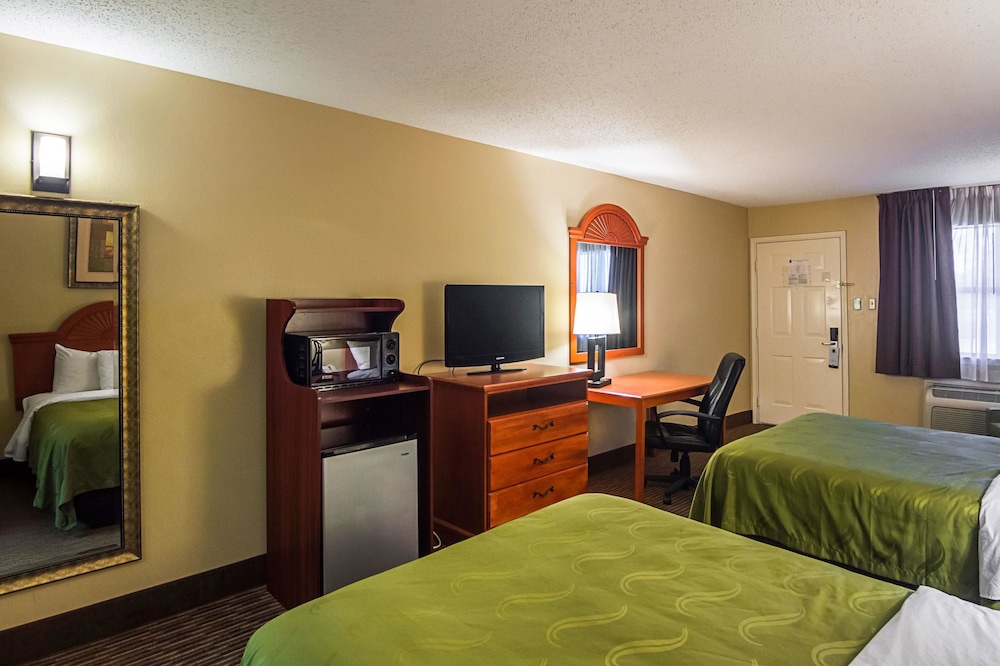 Quality Inn Suites Garland East Dallas 33/56