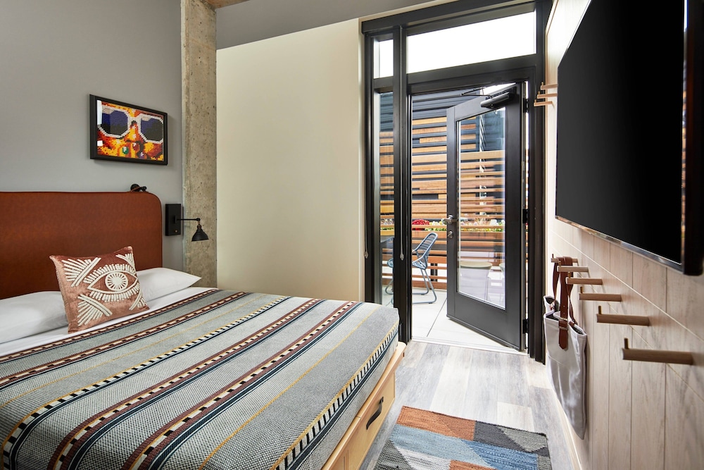 2 Bedrooms, Suite, 1 Queen and 1 Single Bed, Terrace