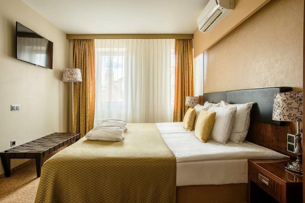 Avalon Hotel and Conferences 41/63