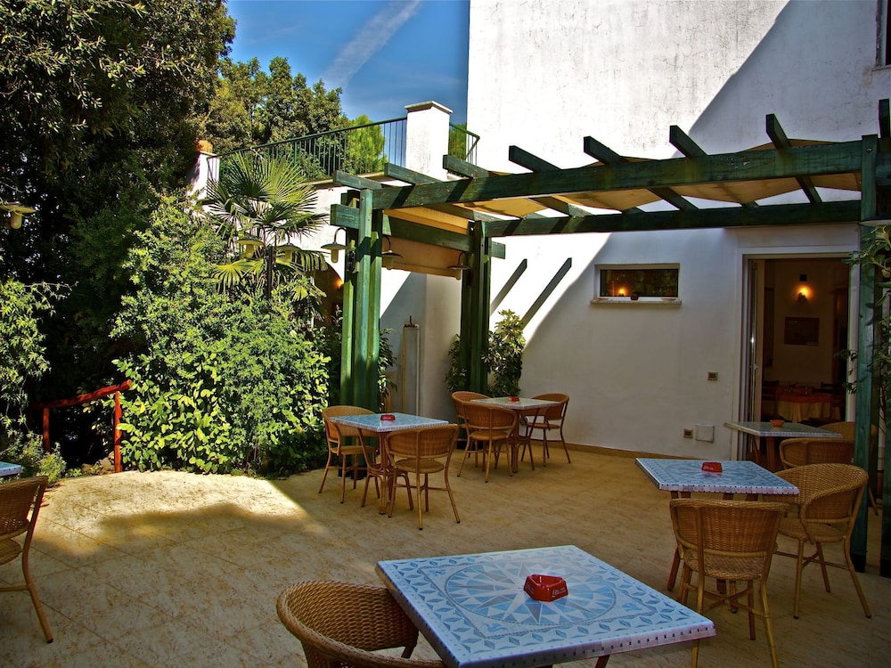 Vittoria Hotel 2/63