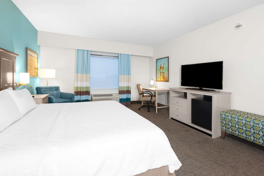 Room, King Bed, Pool Access, Accessible