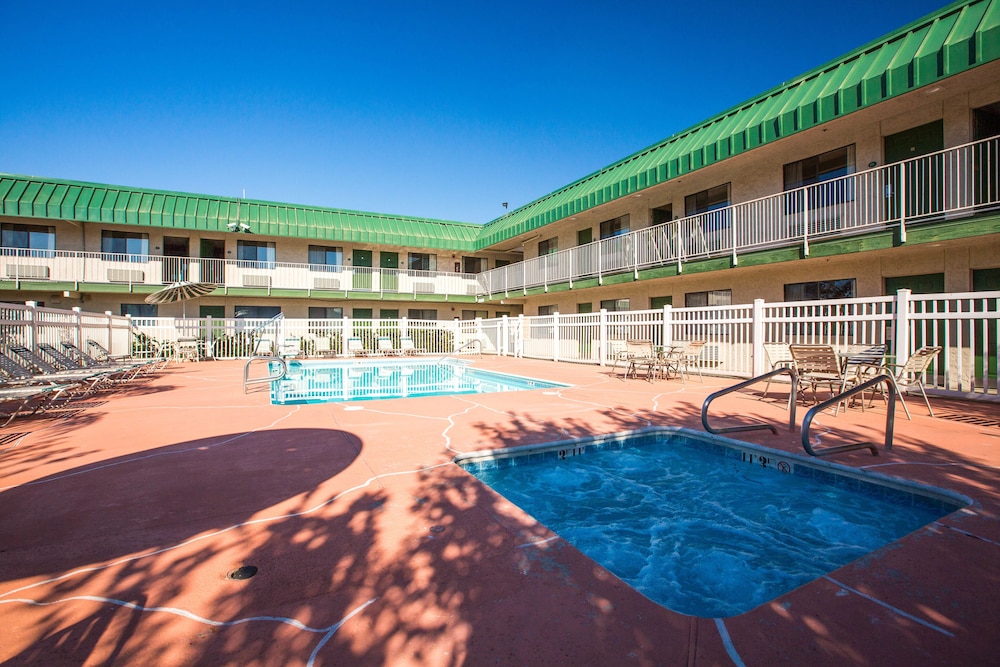 University Inn Fresno 9/48