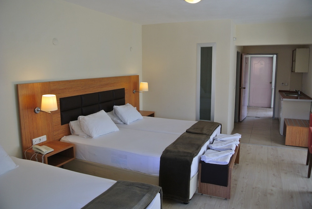1 BEDROOM, SUITE