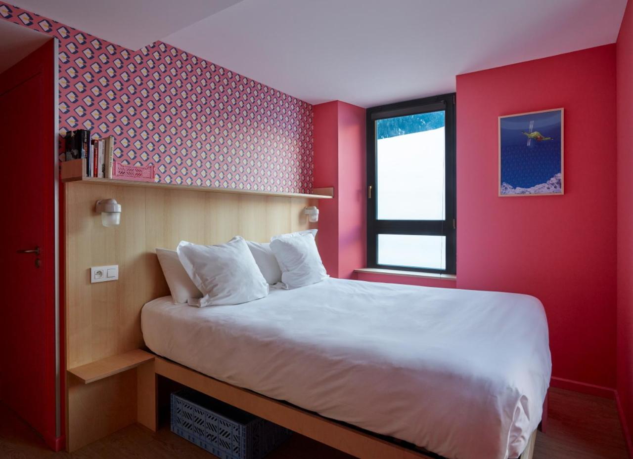 Cosmiques Hotel 11/40