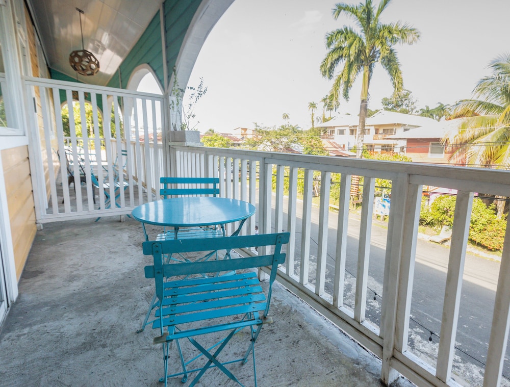 Socialtel Bocas del Toro Panama 3/60
