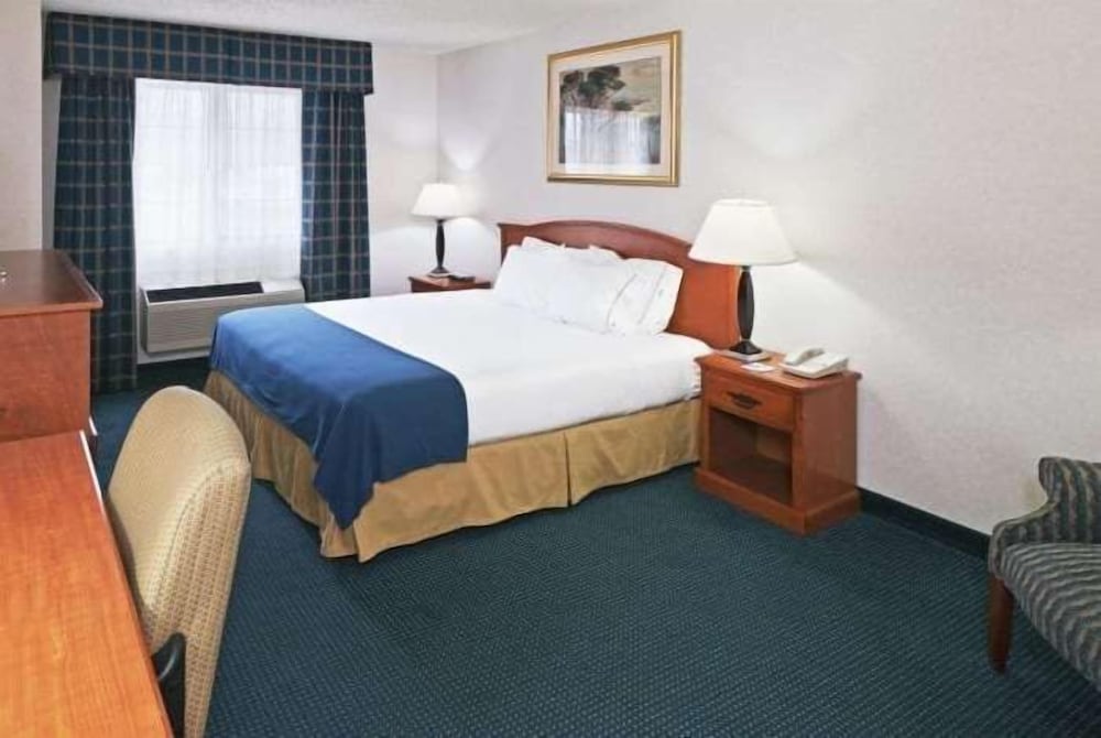 Ramada by Wyndham Santa Fe 8/36