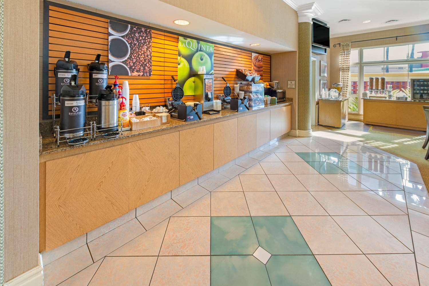 La Quinta Inn & Suites by Wyndham USF (Near Busch Gardens) 28/54