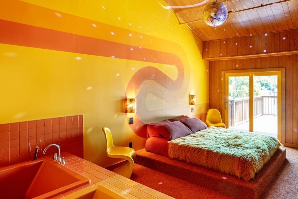 The Dive Motel & Swim Club 5/45