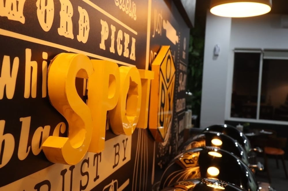 Front One Inn Kediri 55/61