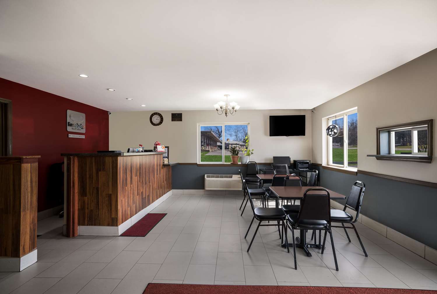 Econo Lodge Inn & Suites Canandaigua - Fingers Lake Area 24/37