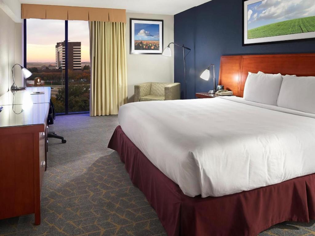 Room, Murphy Bed, Pool View, Sofa, Accessible