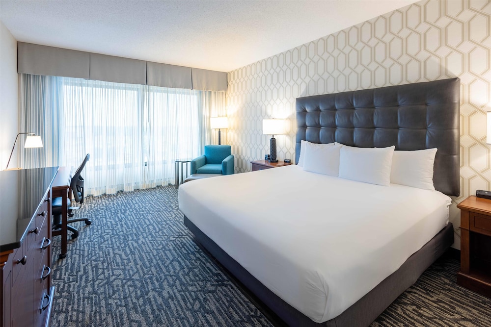 غرفة بسرير كينج في طابق مرتفع، Drury Plaza Hotel St Louis Chesterfield 4/9