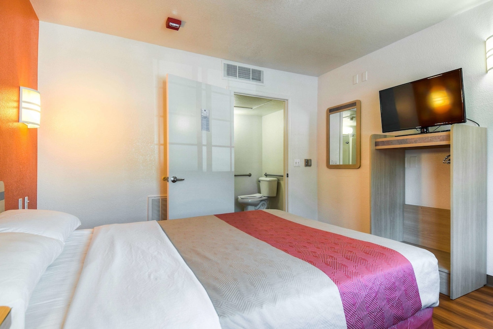 Motel6 Pomona, CA - Los Angeles 20/36