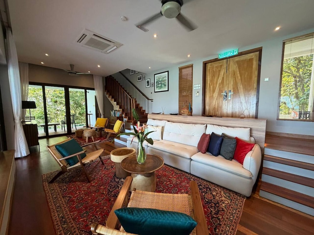 Ambong Pool Villas 32/50