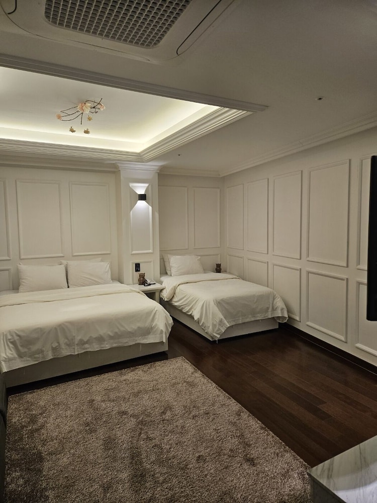 Bentley Hotel Chungjang 7/38