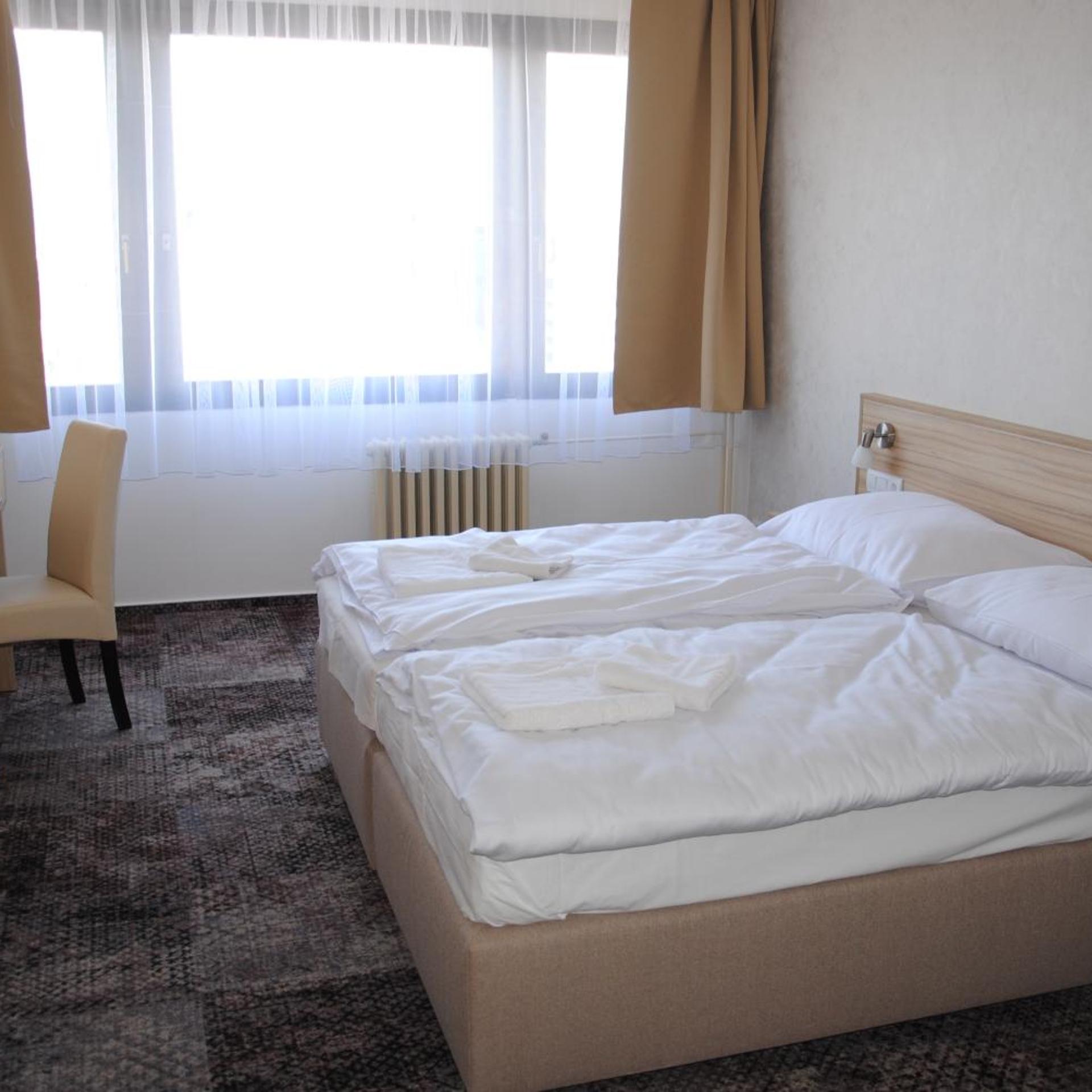 Labe Hotel 12/46