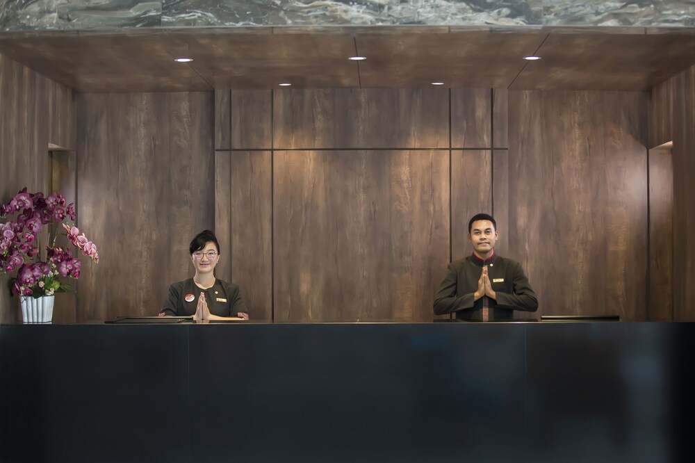 Swiss-Belhotel Cendrawasih Biak 5/60
