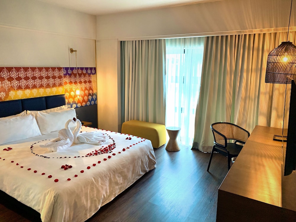 Heritage, King Bed