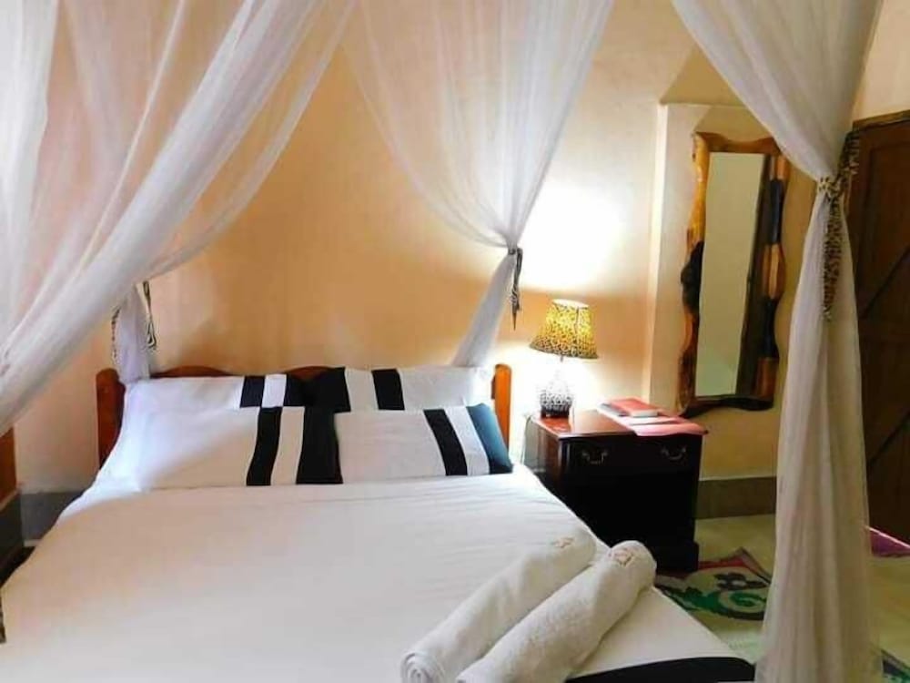 ROOM, DOUBLE BED