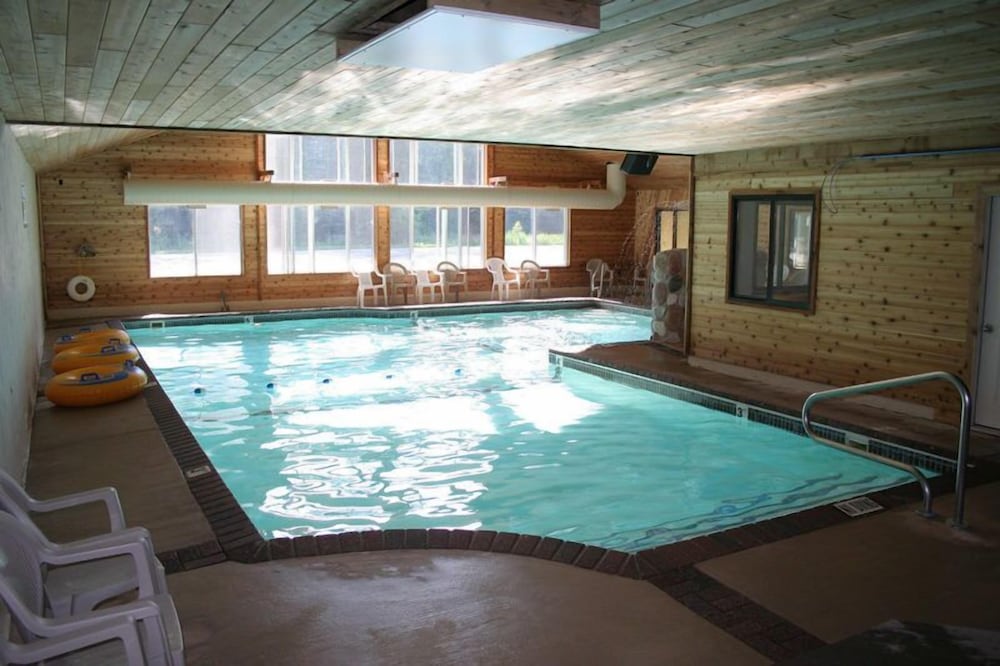 Mackinaw Beach & Bay Inn & Suites 30/51