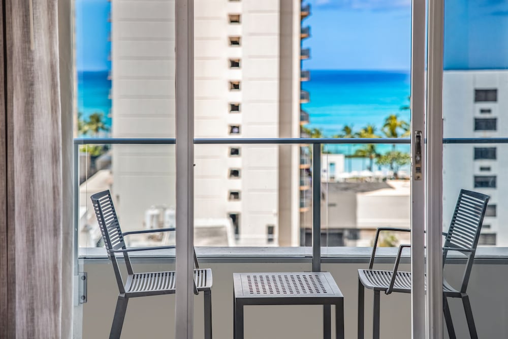 Hyatt Place Waikiki Beach 52/71