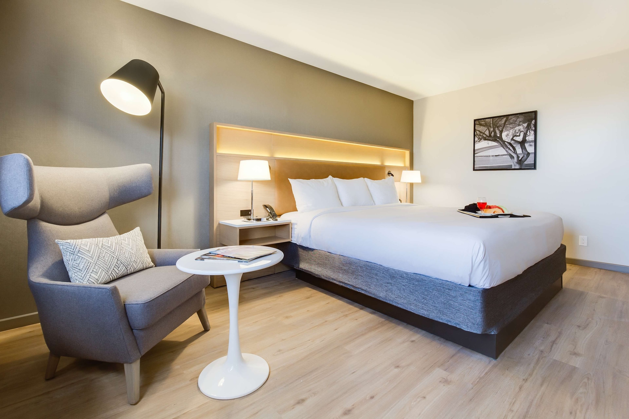 ROOM, KING BED