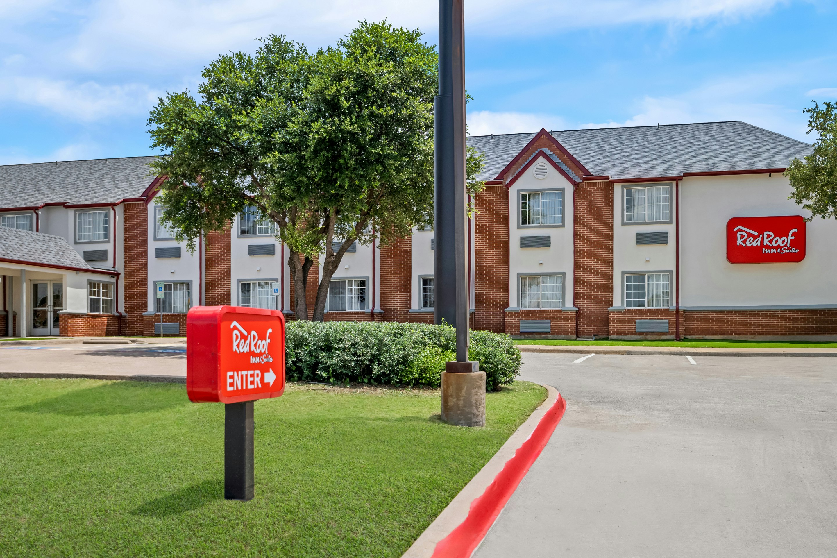 Regency Inn & Suites DFW 36/36