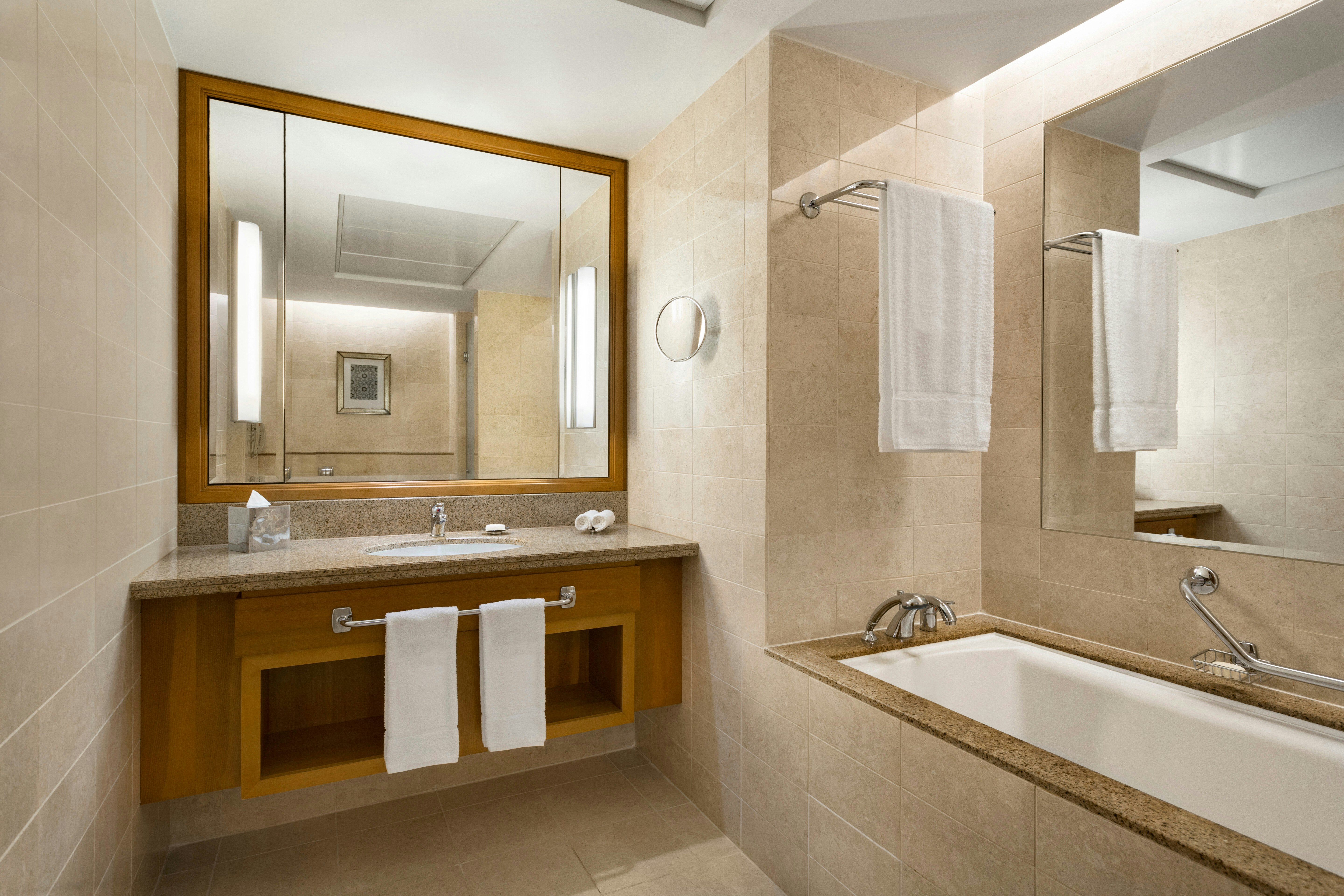 Hilton Muscat Al Bandar 48/50