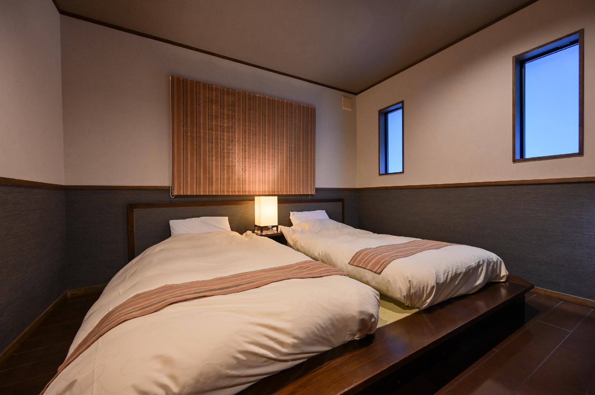 Semi Room, Western, 2 Semi Double Beds, 3 Futon Beds, Smoking