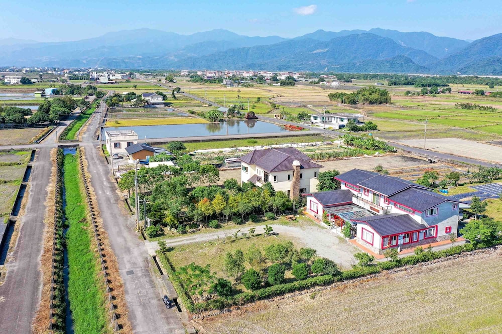 Farmland B&B 43/47