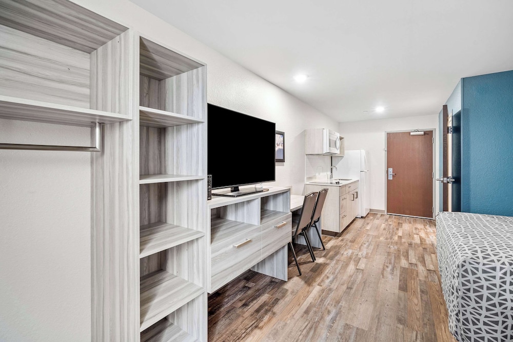 WoodSpring Suites Fort Myers - Cape Coral 31/44