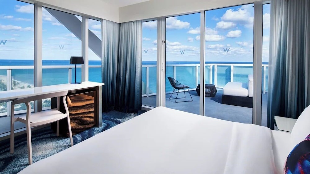 1 Bedroom, Suite, King Bed, Ocean Front, Sofa, Accessible