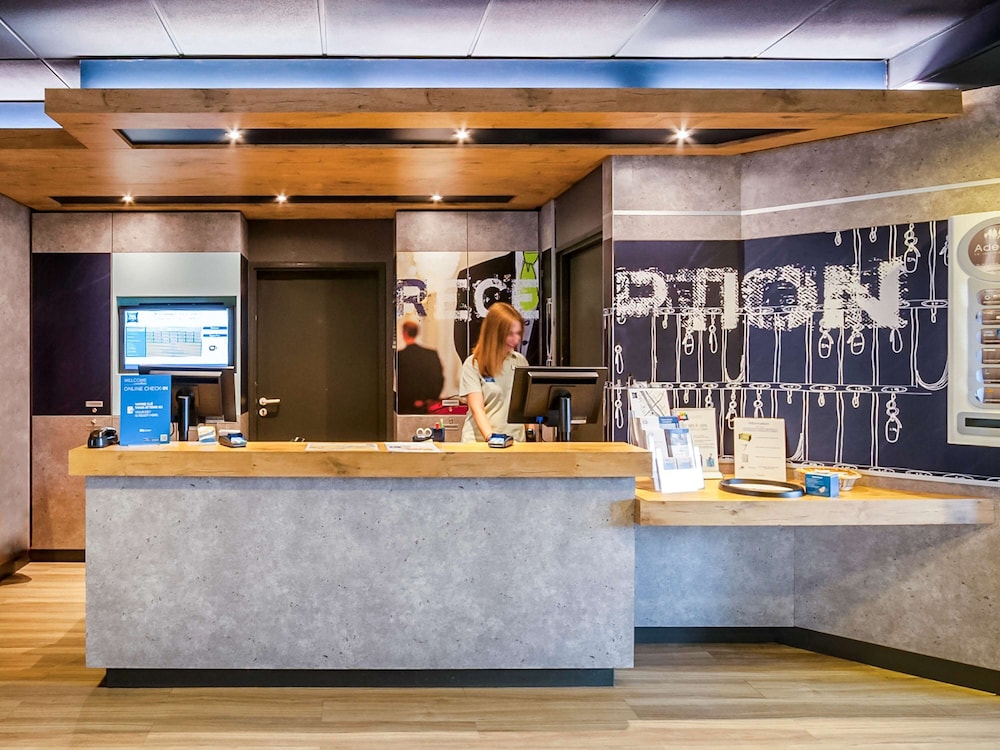 Ibis Budget Courbevoie Paris La Defense 1 4/72