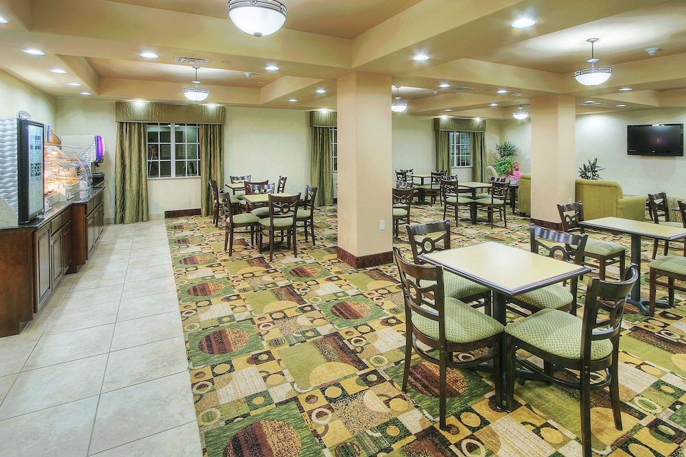 Spark by Hilton Pecos 27/33