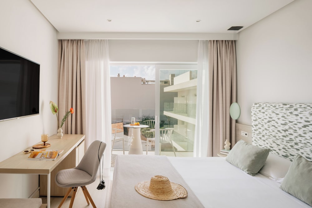 SUPERIOR, PARTIAL SEA VIEW