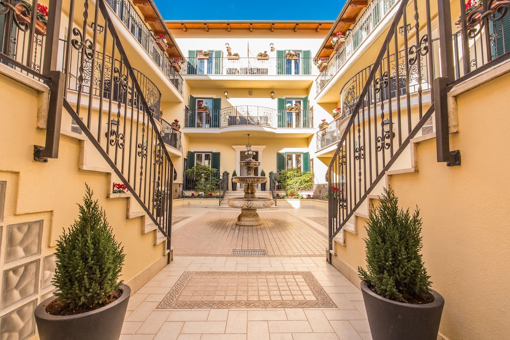Aurelia Vatican Apartments 53/66
