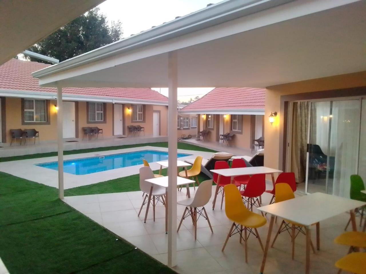 Benoni N12 Hotel 3/45