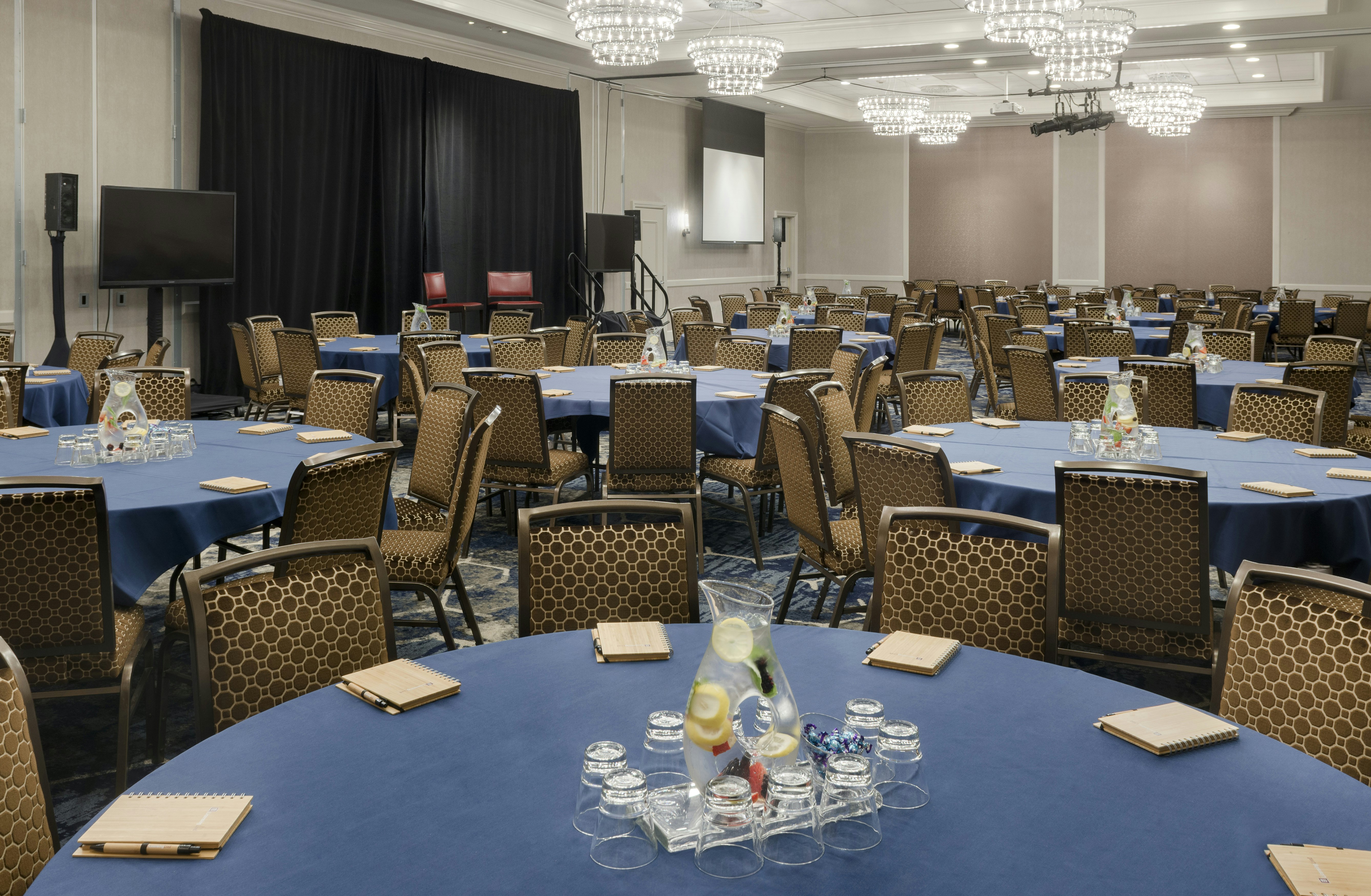 Juniper Hotel Cupertino, Curio Collection By Hilton 14/19