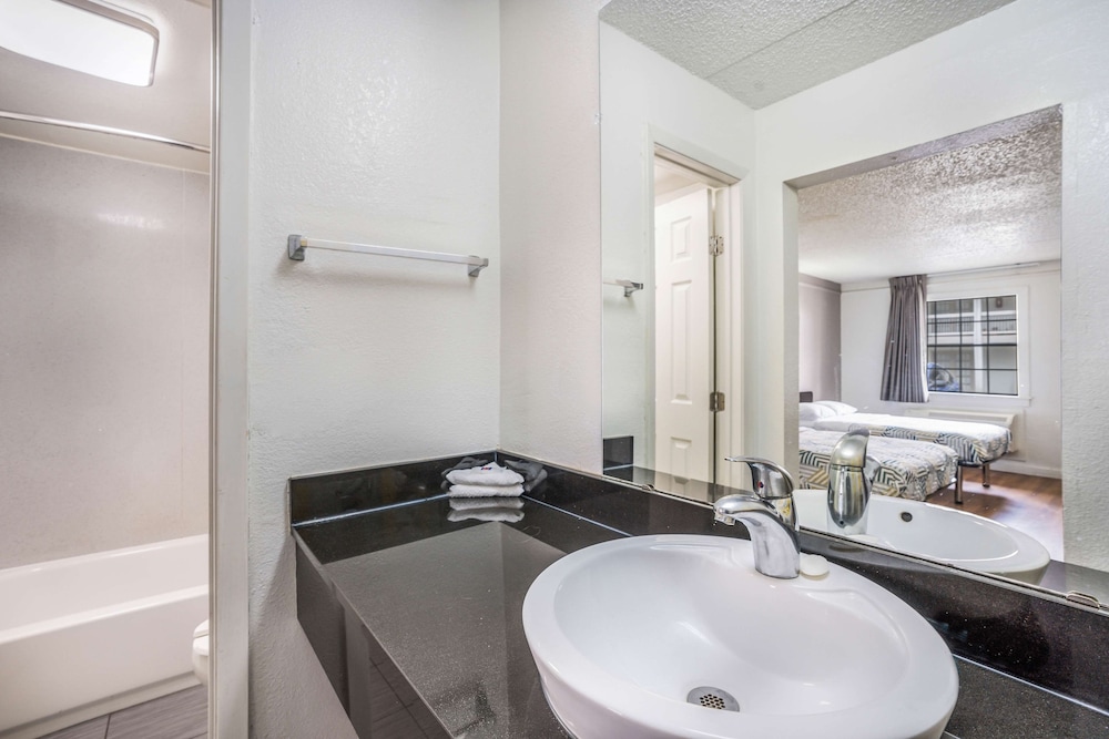 Motel6 Dallas, TX - Market Center 39/45