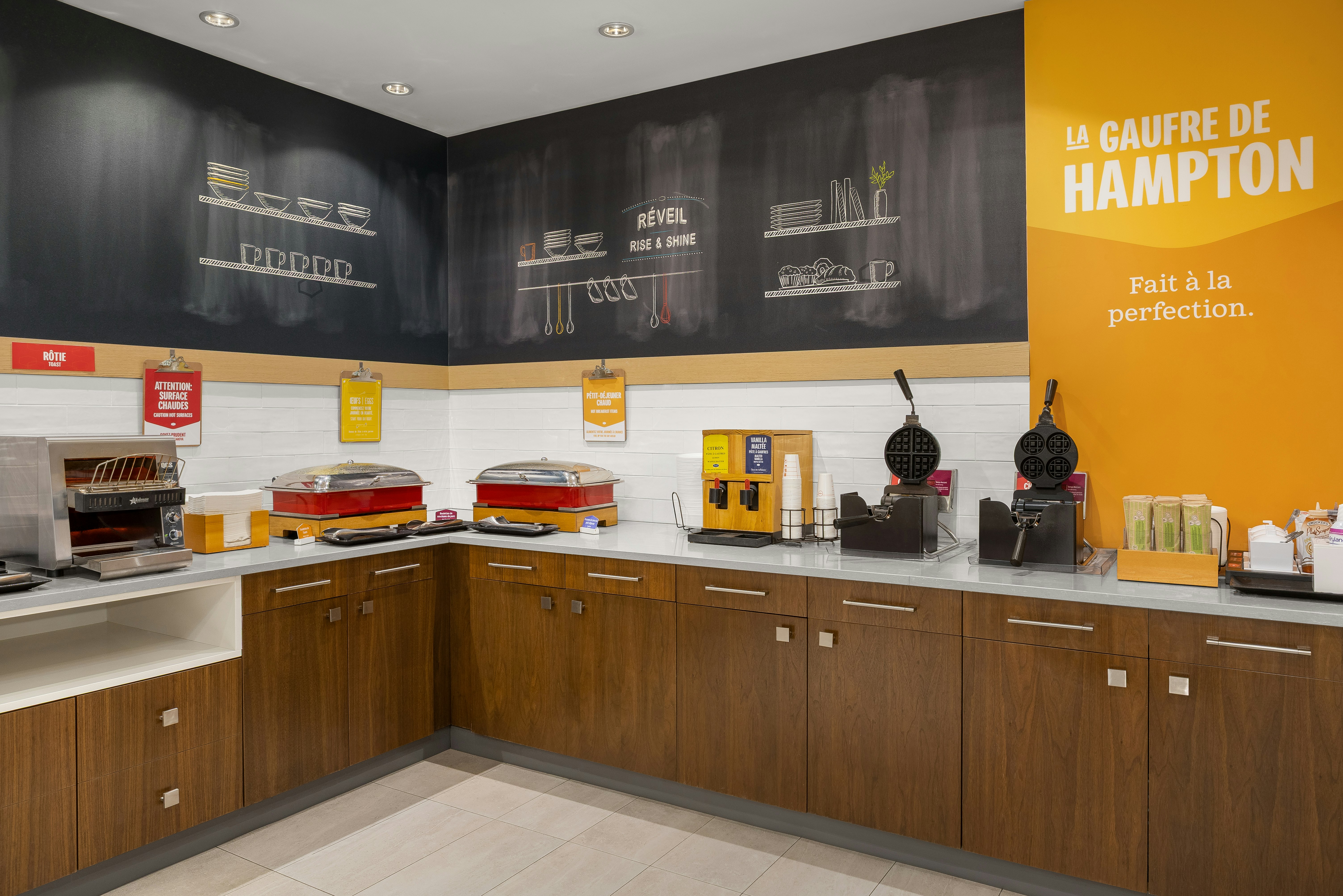 Hampton Inn and Suites by Hilton Montreal Dorval 4/23