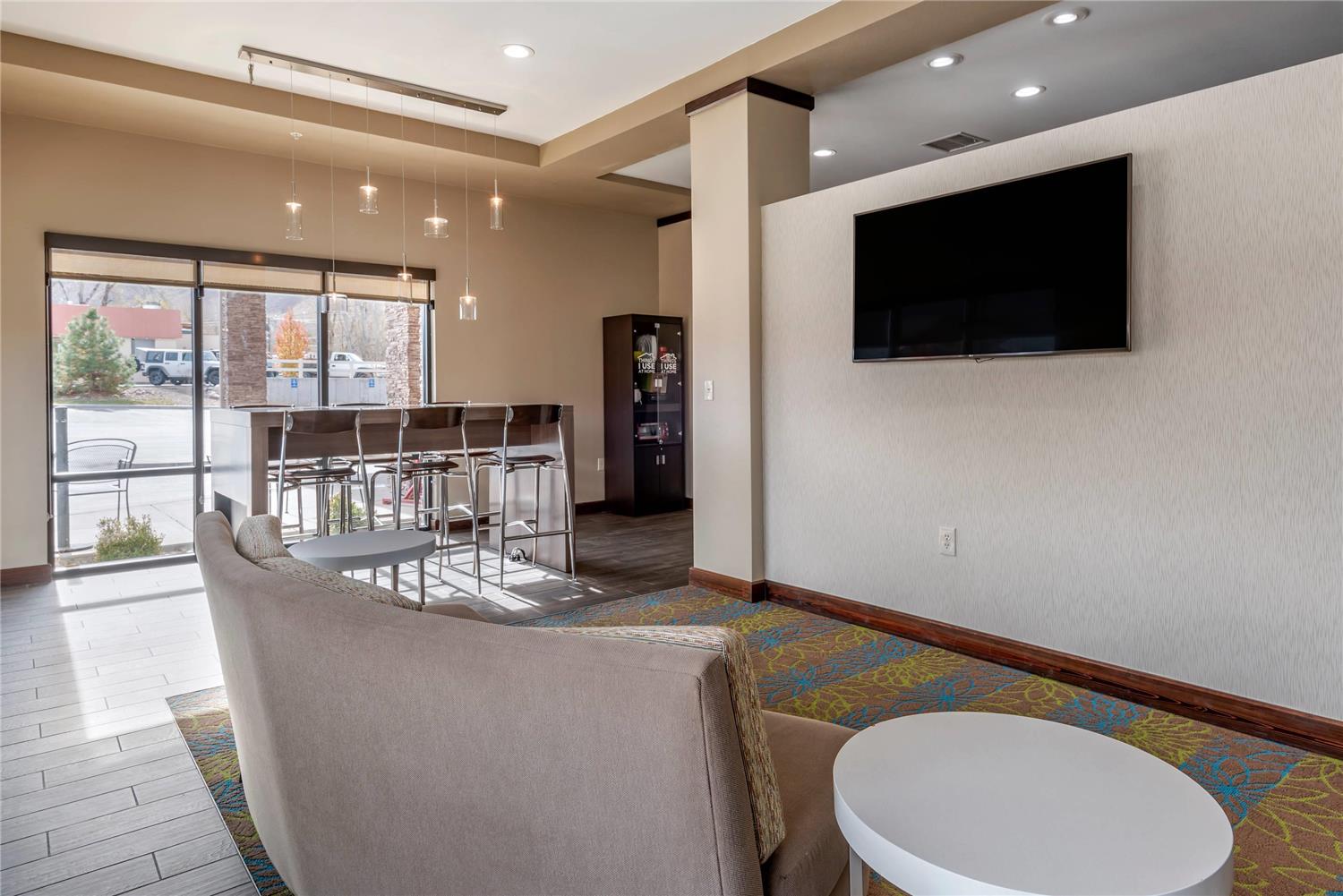 Mainstay Suites Moab Near Arches National Park 15/19