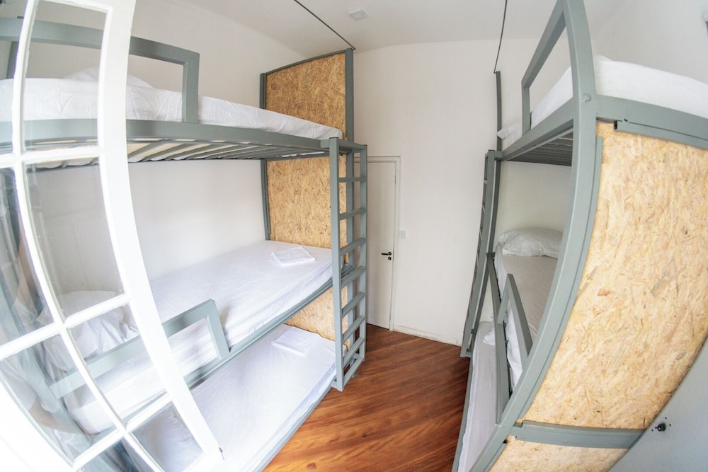 Quintal Hostel 40/40